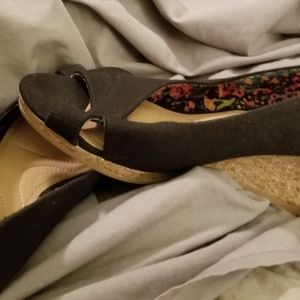 Black open toed cloth wedge